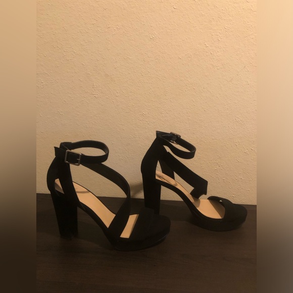 Black Heels - Picture 2 of 5